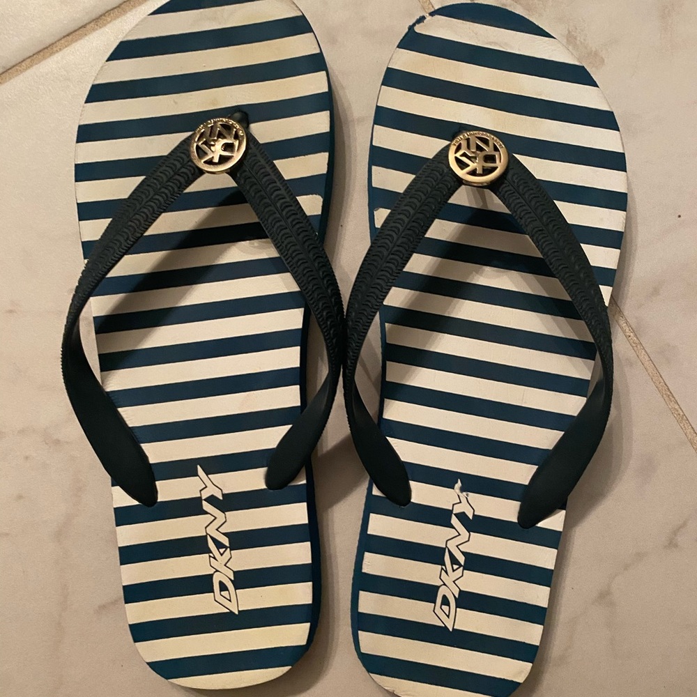 DKNY flip flops